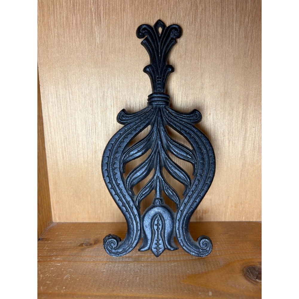 Vintage Black Cast Iron Trivet Fleur De Lis Leaf Openwork Footed Pot Rest Decor